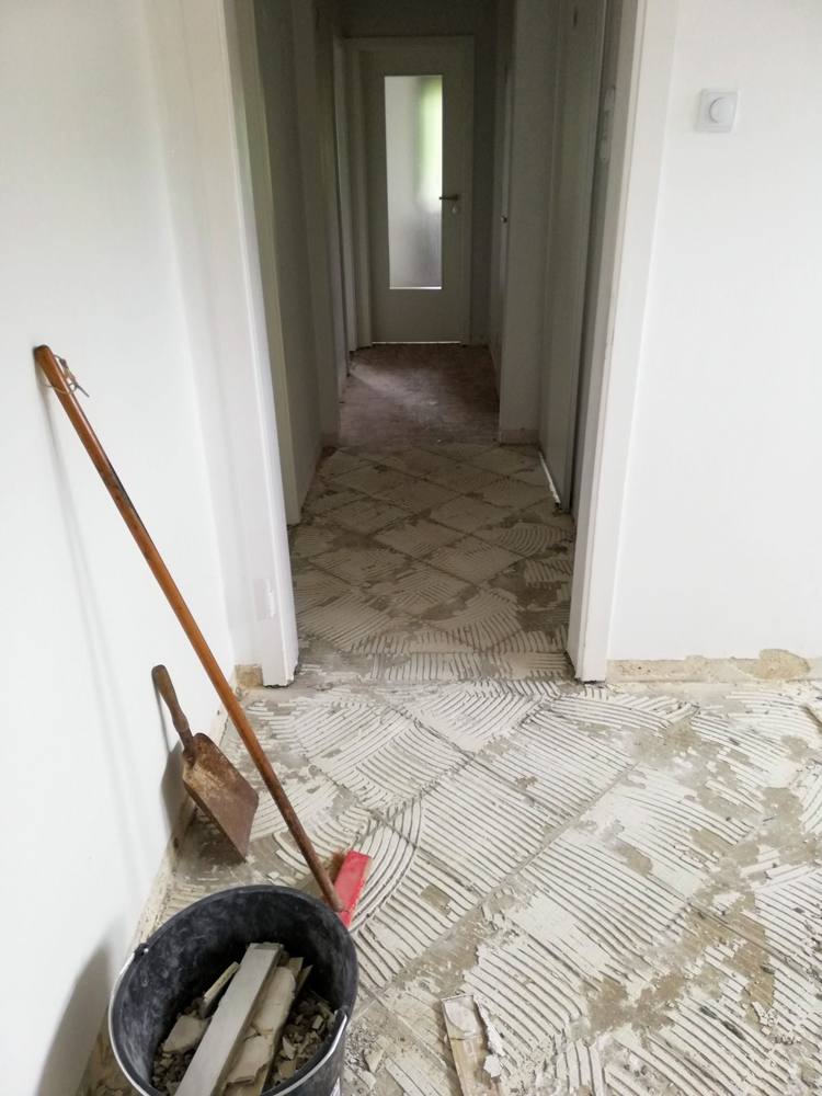 Nachher: Boden geräumt und gereinigt