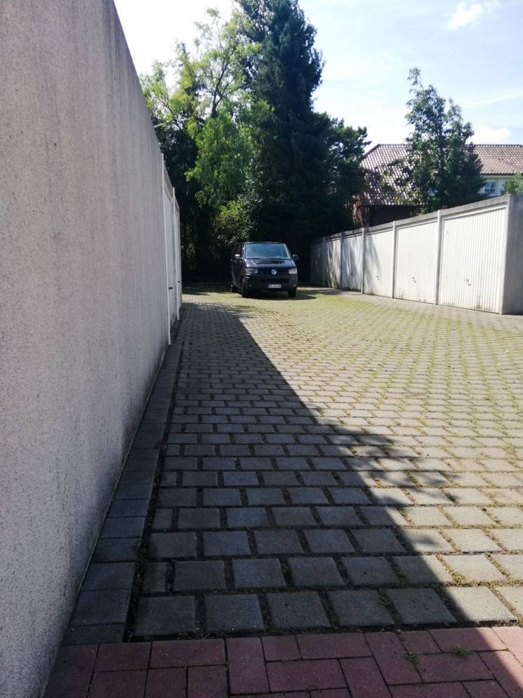 Nachher: gereinigte Pflasterfläche